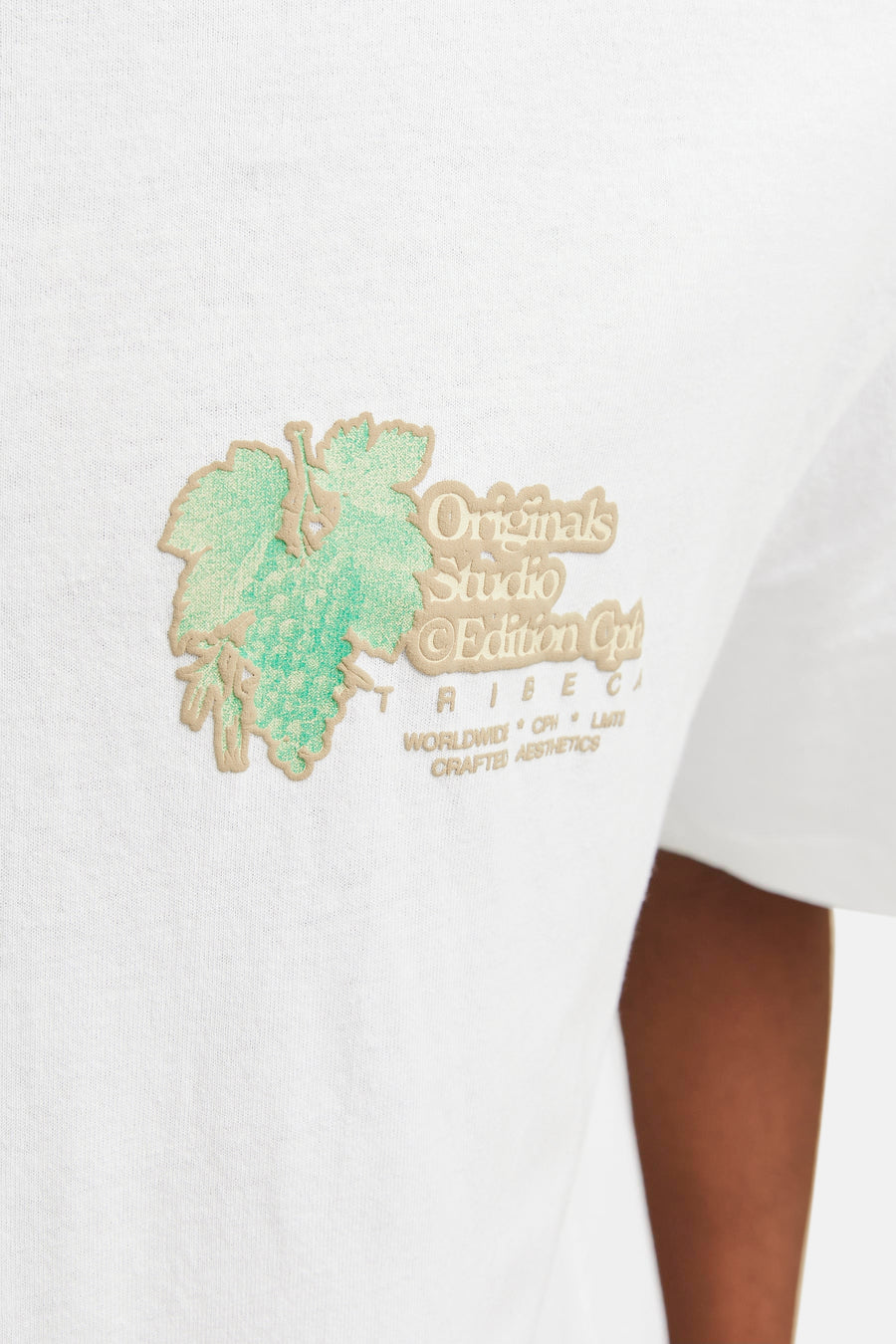 Wit T-shirt met korte mouwen van ORIGINALS BY JACK & JONES, met grafische print van bladeren en tekst.