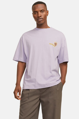 Paars T-shirt met korte mouwen van ORIGINALS BY JACK & JONES, met een kleine print op de borst, gecombineerd met een bruine pantalon.