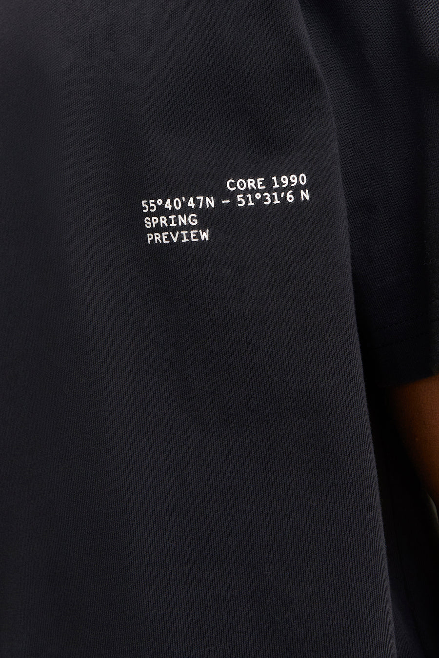 Zwart T-shirt met korte mouwen van CORE BY JACK & JONES, met een tekstprint op de borst.