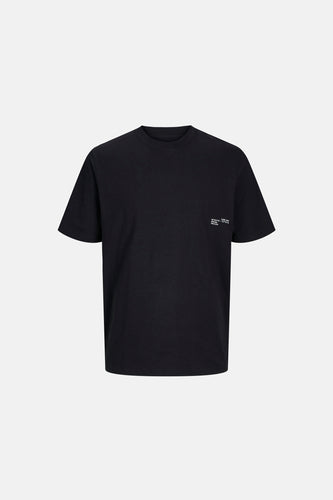 Zwart T-shirt met korte mouwen van CORE BY JACK & JONES, met kleine witte opdruk op de borst.
