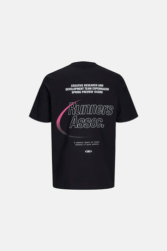 Zwart T-shirt van CORE BY JACK & JONES, met korte mouwen en print op de rug.
