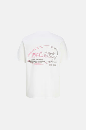 Wit T-shirt met korte mouwen van CORE BY JACK & JONES, met "Track Club" print op de rug.
