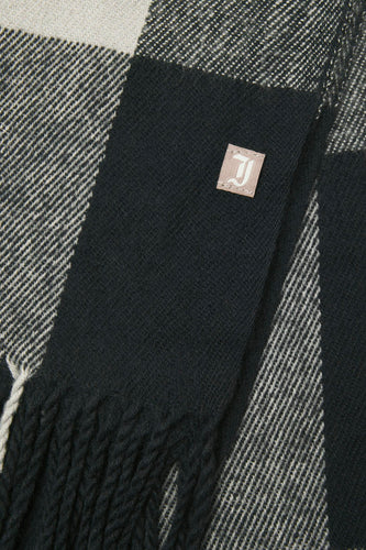 Zwarte wintersjaal van ACCESSORIES BY JACK & JONES, met geruite patronen en franjes.