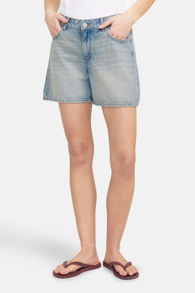 Shorts en denim bleu clair court de JJXX, avec des poches et une coupe normale.