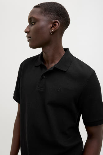 Zwarte polo met korte mouwen van CORE BY JACK & JONES, met een fijn rasterpatroon en een subtiel logo.