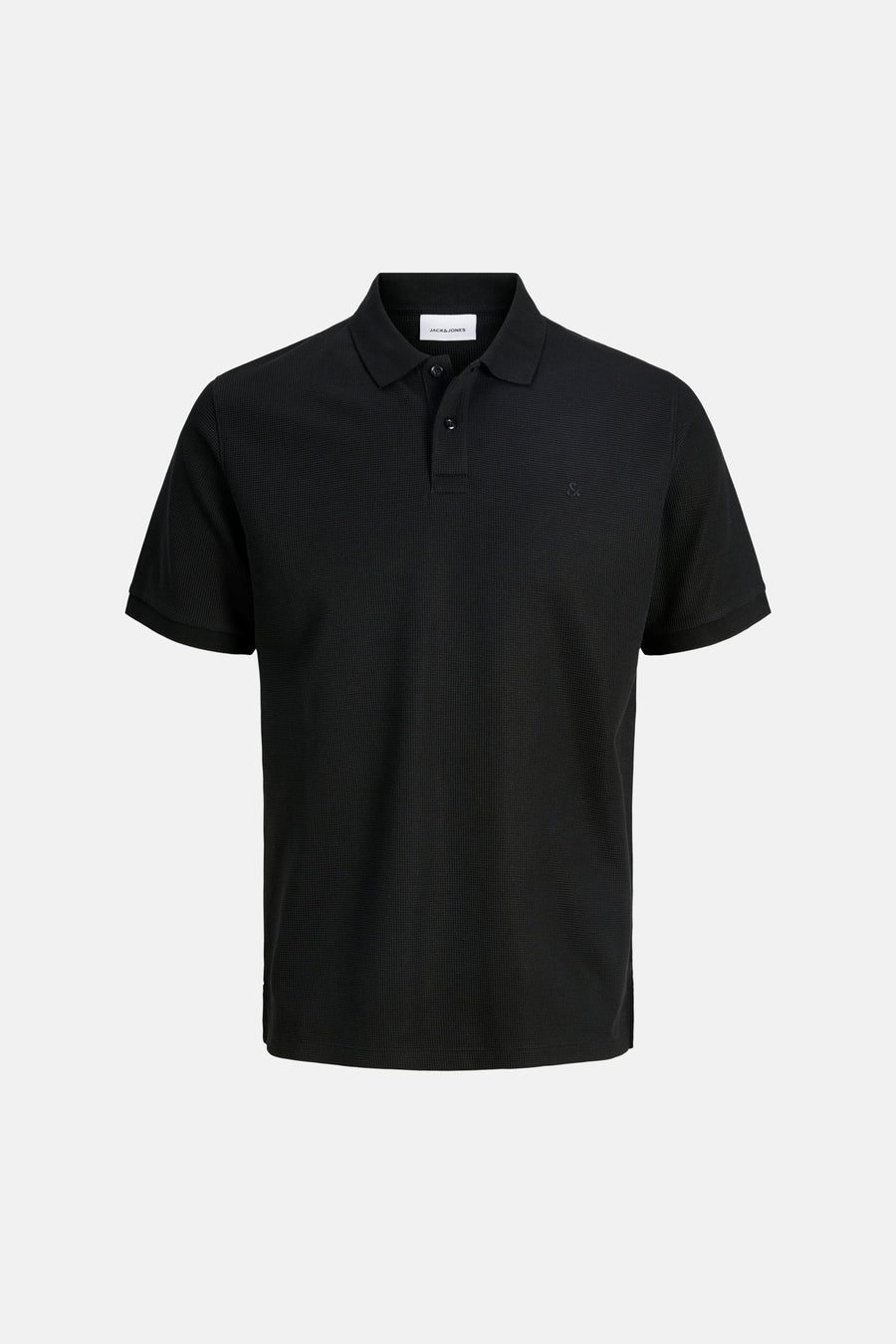Zwart poloshirt met korte mouwen van CORE BY JACK & JONES, met klassieke kraag, twee knopen, subtiele wafeltextuur en geborduurd borstsymbool.