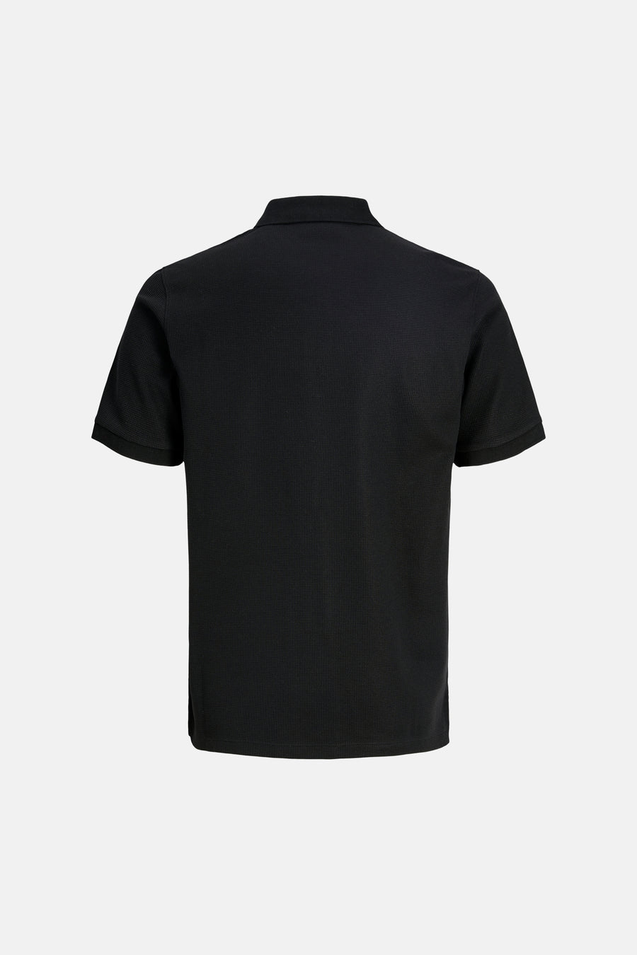 Zwarte polo met korte mouwen van CORE BY JACK & JONES, met piqué textuur, geribde kraag en boorden, achterkant.