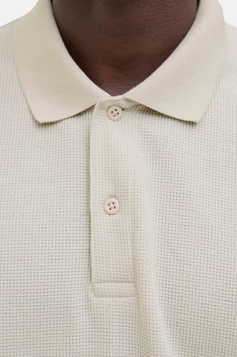 Beige polo met korte mouwen van CORE BY JACK & JONES, met een wafelstructuur en knoopsluiting.