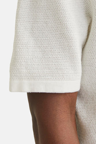 Pull blanc de CORE BY JACK & JONES, à manches courtes et à la texture tricotée structurée.