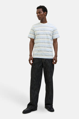 T-shirt bleu à manches courtes de PREMIUM BLUE par JACK & JONES, avec un motif rayé et une fond blanche.
