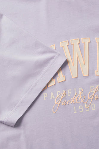 Paars T-shirt met korte mouwen van ORIGINALS BY JACK & JONES, met een grote tekstprint.