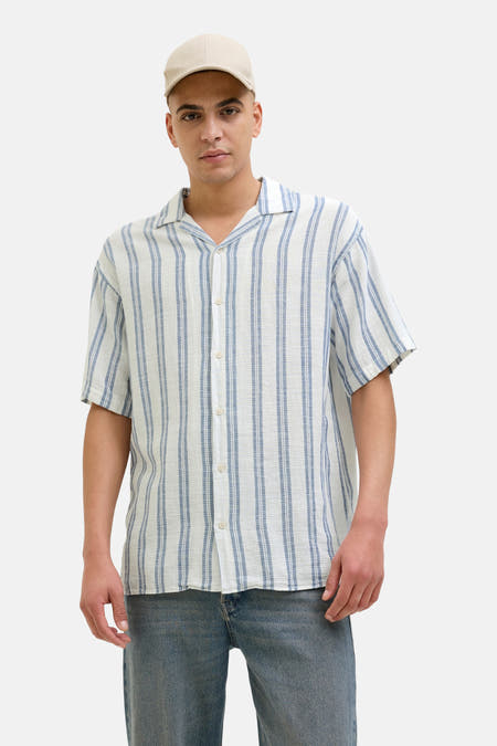 Blauw gestreept overhemd met korte mouwen van PREMIUM BLUE by JACK & JONES, met knoopsluiting en platte kraag.