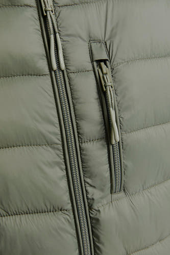 Kaki bodywarmer van PREMIUM BLUE by JACK & JONES, met ritssluiting en zak met rits.
