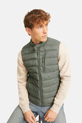 Kaki bodywarmer van PREMIUM BLUE by JACK & JONES, met een ritssluiting en een gewatteerd ontwerp.