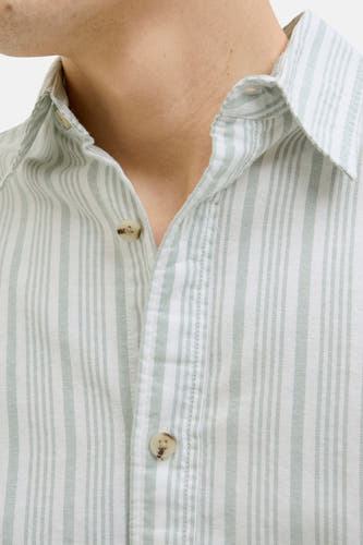 Chemise rayée verte de PREMIUM BLUE par JACK & JONES, avec des manches courtes, un col ouvert et une fermeture à boutons.