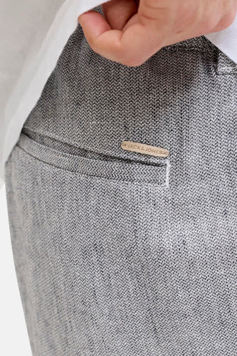 Blauwe short van JACK & JONES, close-up van de zak met een lichtgrijs geweven patroon en merklabel.