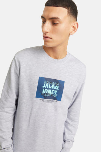 Gilet gris de CORE par JACK & JONES avec imprimé texte 'Jack & Jones' sur la poitrine.