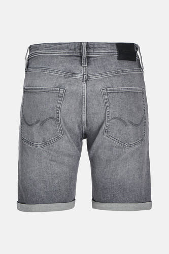 Grijze jeansshort van JACK & JONES JEANS INTELLIGENCE, met achterzakken en opgerolde broekspijpen.