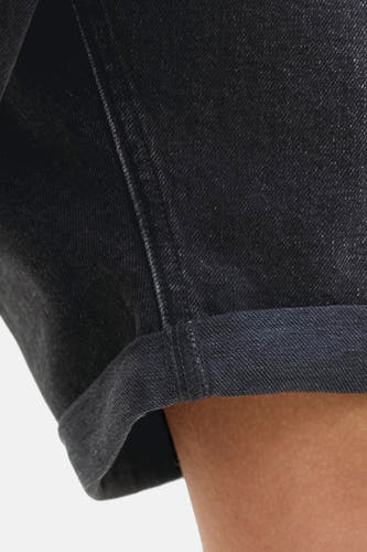 Donkergrijze jeansshort van JACK & JONES JEANS INTELLIGENCE, met omslag en textuurdetail.