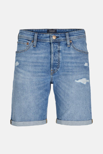 Lichtblauwe denim jeansshort van JACK & JONES JEANS INTELLIGENCE, met gerafelde details en opgerolde pijpen.