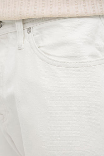 Witte spijkerbroek met zak.