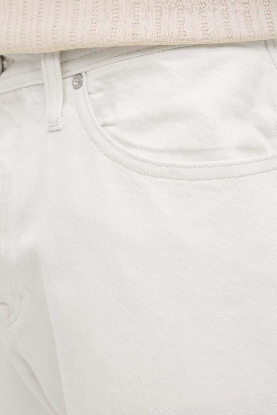 Witte spijkerbroek met zak.