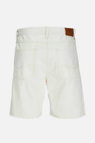 Ecru jeansshort van JACK & JONES JEANS INTELLIGENCE, achterkant met zakken en leren merklabel.
