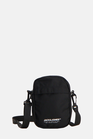Sac à dos noir d'ACCESSORIES BY JACK & JONES avec une sangle d'épaule ajustable et une inscription logo.