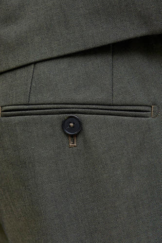 Pantalon de costume vert vert PRE PREMI by by JACK & JAK avec un poche arrièreéeé d'un détail à boutons.