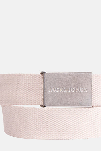 Ecru riem van ACCESSORIES BY JACK & JONES met een metalen gesp met logo.
