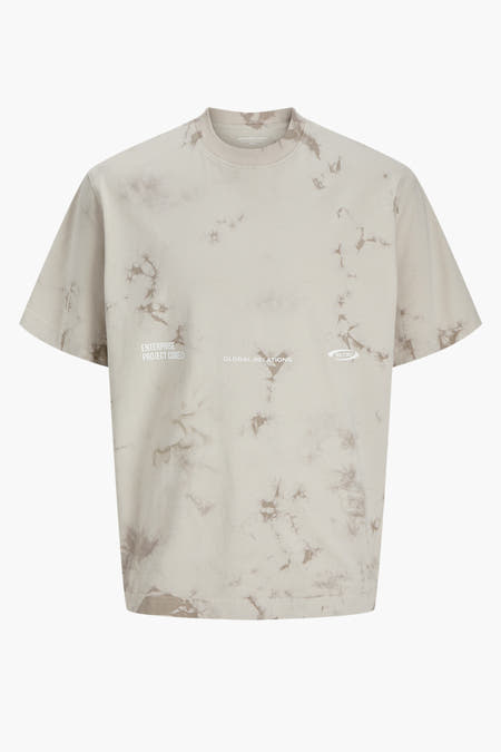 Beige T-shirt met korte mouwen van CORE BY JACK & JONES, met een vlekkenpatroon en tekstprint.