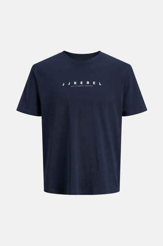 T-shirt bleu à manches courtes de JJREBEL, avec une impression de logo blanc sur la poitrine.