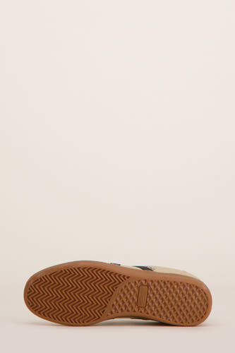 Sneakers beige d'ACCESSORIES BY JACK & JONES, avec une semelle zigzag brune et du texture.