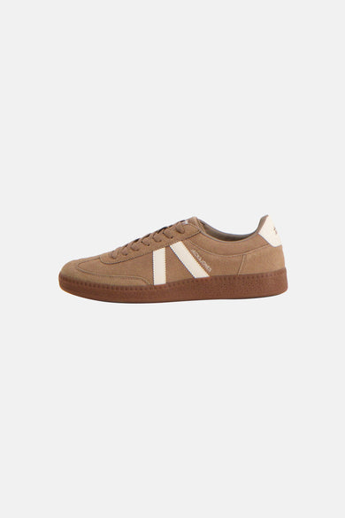 Beige sneakers van ACCESSORIES BY JACK & JONES, met witte strepen en een bruine zool.