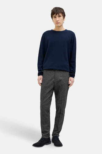 Grijskleurige chino van JACK & JONES JEANS INTELLIGENCE, met een subtiele textuur en rechte pijpen.
