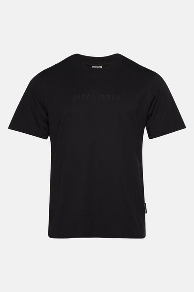 Zwart T-shirt met korte mouwen van CORE BY JACK & JONES, met een effen kleur en subtiele tekstprint op de borst.
