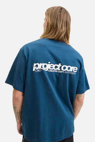 Blauw T-shirt met korte mouwen van CORE BY JACK & JONES, met witte print op de rug.
