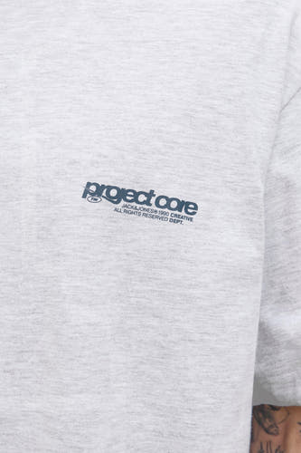 Grijs T-shirt met korte mouwen van CORE BY JACK & JONES, met een logo op de borst.
