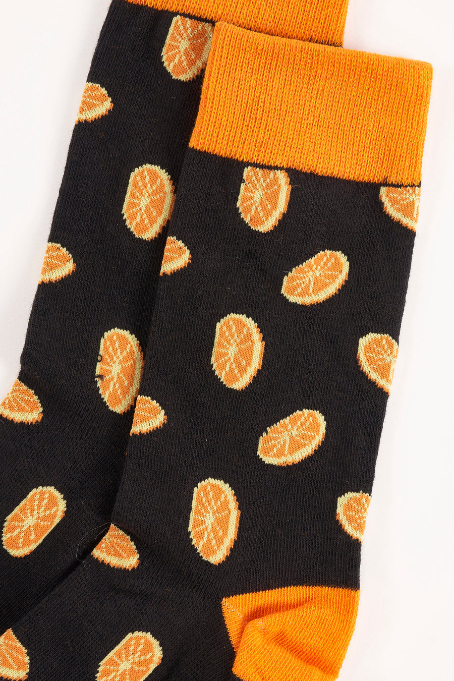 Zwarte sokken van ACCESSORIES BY JACK & JONES met een vrolijk sinaasappelpatroon en oranje accenten.
