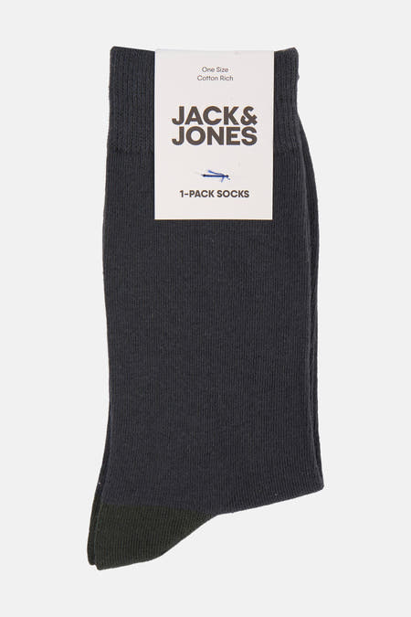 Chaussettes grises d'ACCESSORIES BY JACK & JONES, avec un che vert et emballées dans un papier cartonné blanc.