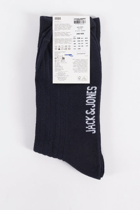 Donkerblauwe sokken van ACCESSORIES BY JACK & JONES, met witte merknaam op de schacht.

