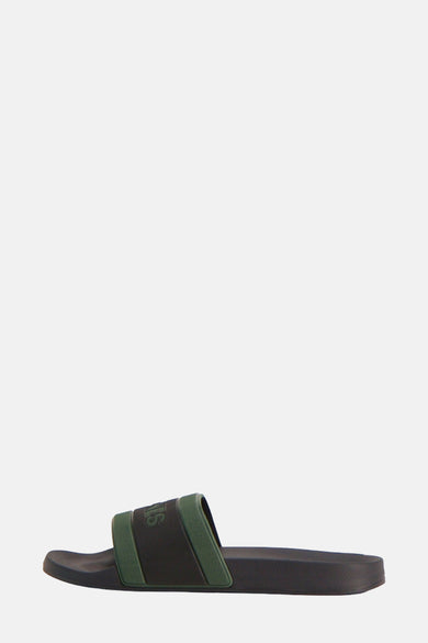 Groene slippers van ACCESSORIES BY JACK & JONES, met logo op de band en een effen zool.

