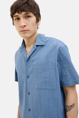 Chemise bleue à manches courtes de PREMIUM BLUE par JACK & JONES, avec un motif texturé rayé subtil.