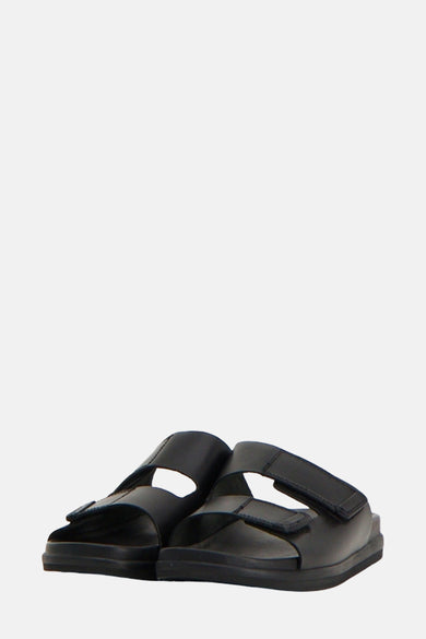 Zwarte slippers van ACCESSORIES BY JACK & JONES, met verstelbare bandjes en een platte zool.