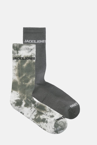 Grijze sokken van ACCESSORIES BY JACK & JONES, met een effen en een tie-dye patroon, beide met logo en jaartal.
