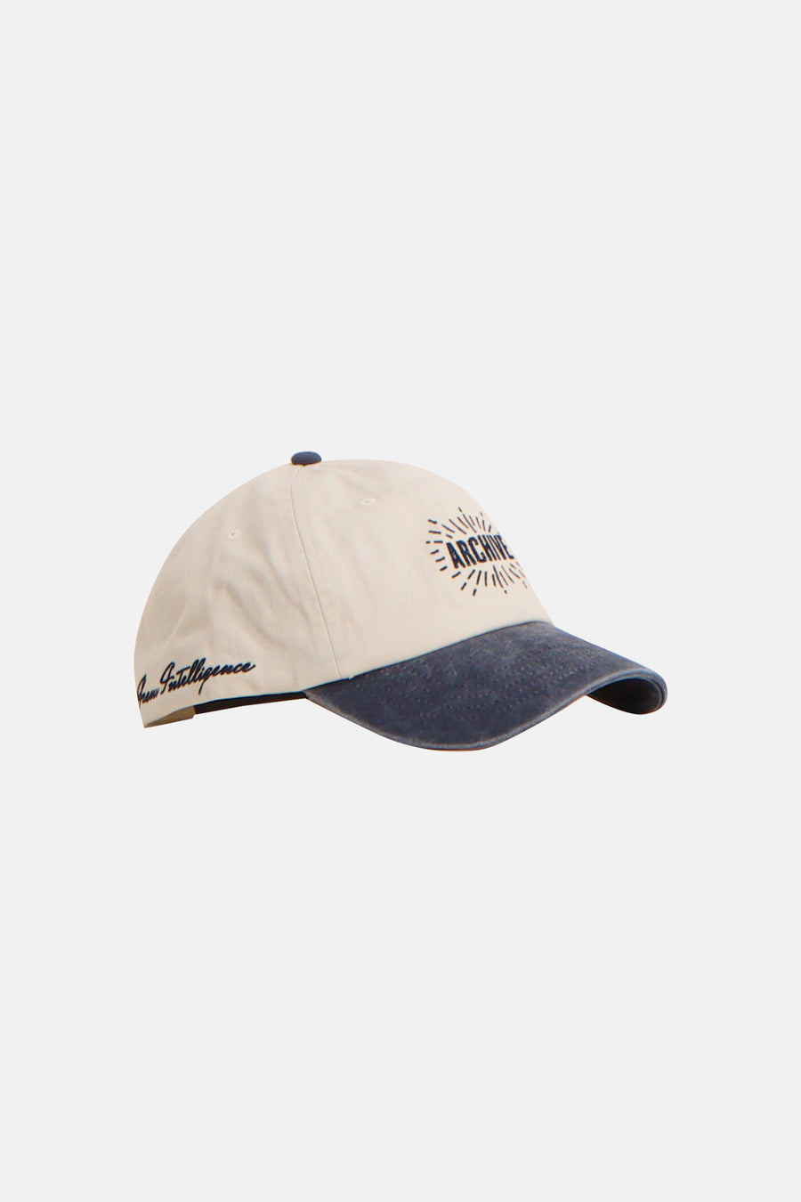 Beige pet van ACCESSORIES BY JACK & JONES met een donkerblauwe klep en opschrift.