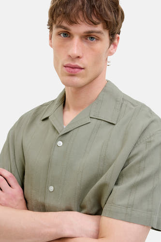 Groen overhemd met korte mouwen van PREMIUM BLUE by JACK & JONES, met verticale strepen.
