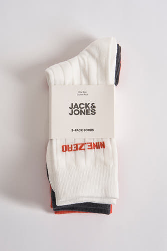 Multikleurige sokken multipack van ACCESSORIES BY JACK & JONES, verpakt met een wit kartonnen band.