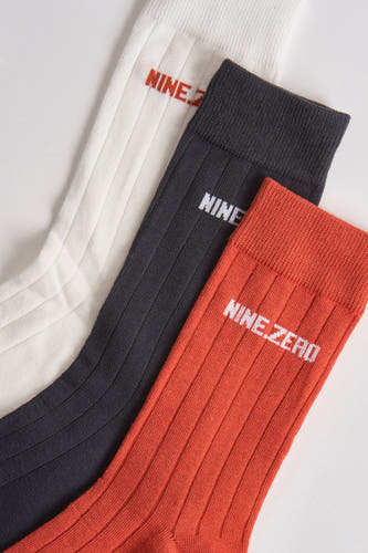 Meerkleurige sokken van ACCESSORIES BY JACK & JONES, met geribbelde textuur en logo-opdruk.