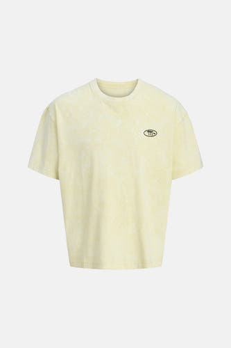 Geel T-shirt met korte mouwen van CORE by JACK & JONES, met een vervaagde wassing en een klein logo op de borst.
